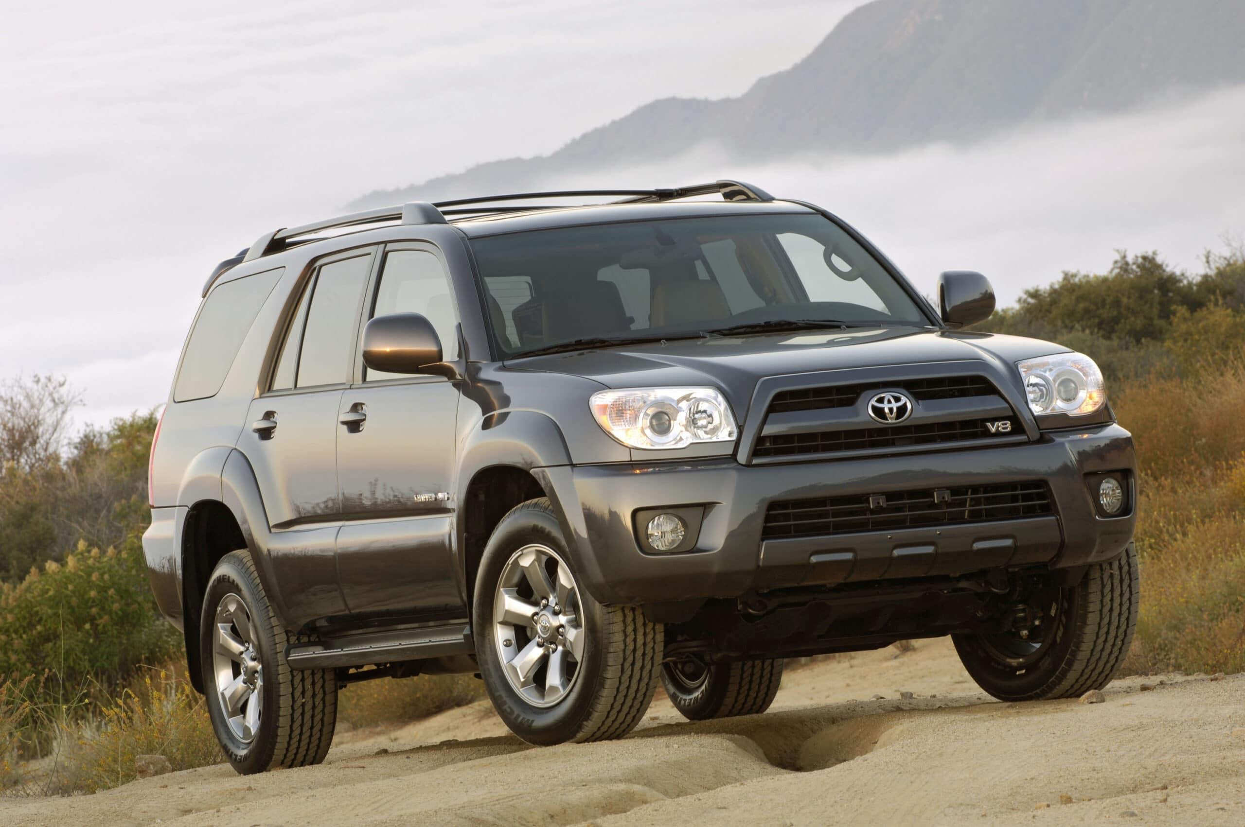 Модельный ряд внедорожников. Toyota 4runner 2009. Toyota 4runner 2005-2009. Toyota 4runner Limited, 2002–2005. Тойота 4раннер 2006 Лимитед.