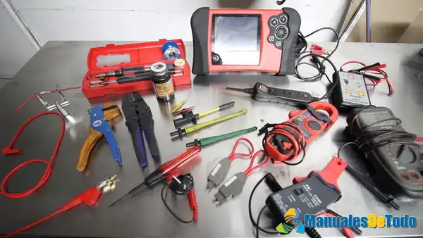 Herramientas esenciales en conjunto con los diagramas eléctricos