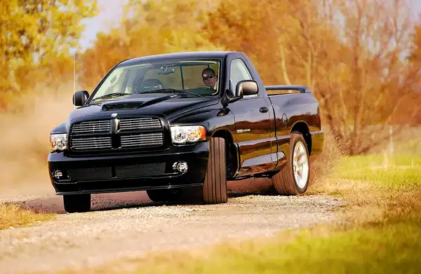 Descargar Manual de Propietario Dodge RAM SRT10 2004