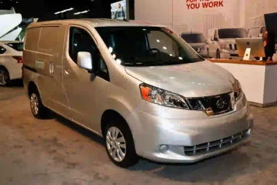 Descargar Manual de Propietario Nissan NV200 2013