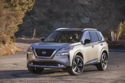 Descargar Manual de Propietario Nissan Rogue 2023 en Español PDF Gratis