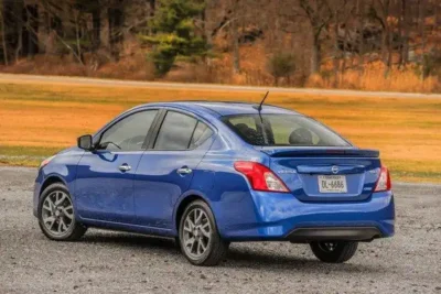 Descargar Manual de Propietario Nissan Tiida 2017 en Español PDF Gratis