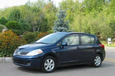 Descargar Manual de Propietario Nissan Versa 2007