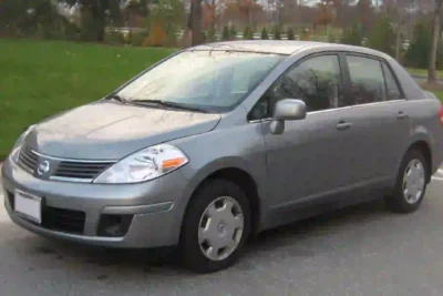 Descargar Manual de Propietario Nissan Versa 2008