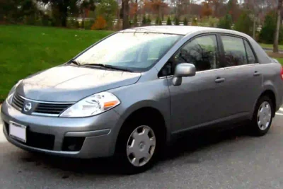 Descargar Manual de Propietario Nissan Versa 2009