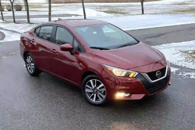 Descargar Manual de Propietario Nissan Versa 2022