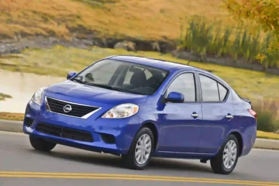 Descargar Manual de Propietario Nissan Versa Sedan 2013