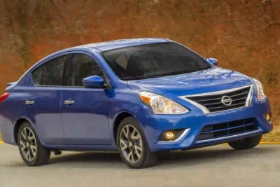 Descargar Manual de Propietario Nissan Versa Sedan 2015