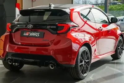 Download the 2023 Toyota Yaris Owners Manual in Spanish (PDF) for free.