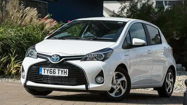 Descargar Manual de Propietario TOYOTA Yaris Hibrido 2014 en Español PDF Gratis