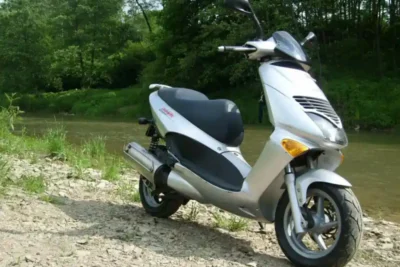 Descargar Manual de Propietario Moto Aprilia Leonardo 125 2003 PDF Gratis
