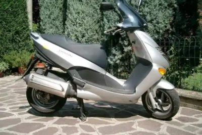 Descargar Manual de Propietario Moto Aprilia Leonardo 150 2003 PDF Gratis