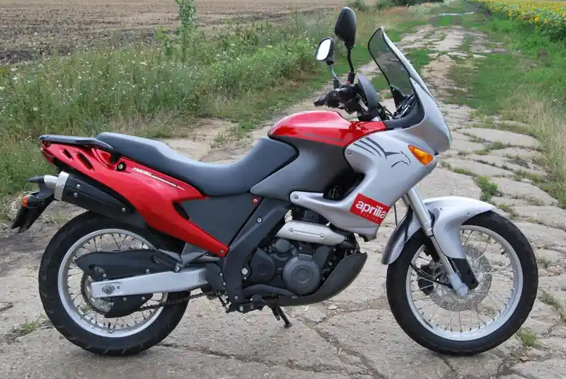 Descargar Manual de Propietario Moto Aprilia Pegaso 650 I.E 2001 PDF Gratis