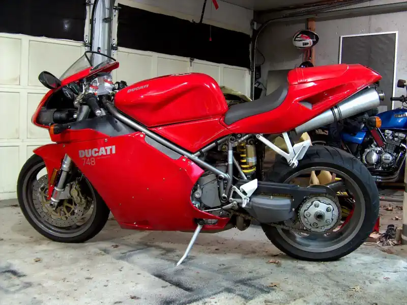 Descargar Manual de Propietario Moto Ducati 748 2003 PDF Gratis