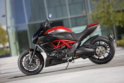 Descargar Manual de Propietario Moto Ducati Diavel 2011 en Español PDF Gratis