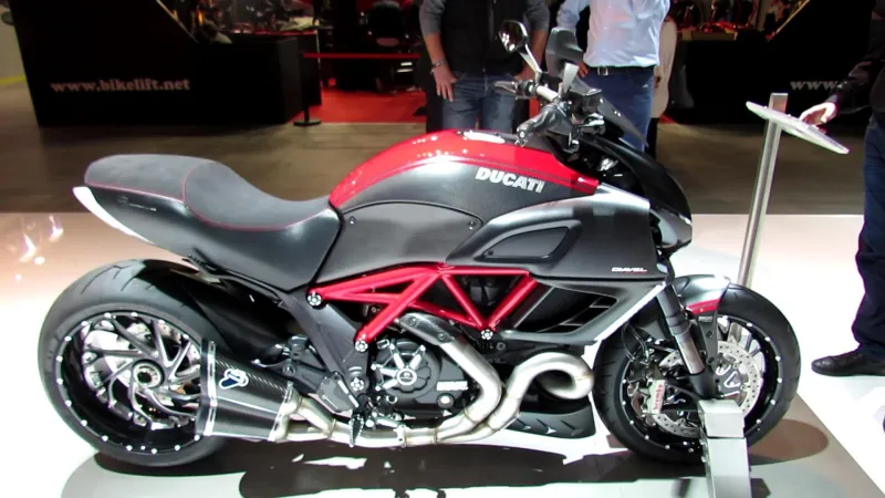 Descargar Manual de Propietario Moto Ducati Diavel Carbon 2014 PDF Gratis