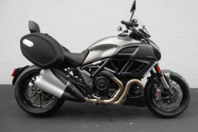Descargar Manual de Propietario Moto Ducati Diavel Titanium 2015 en Español PDF Gratis