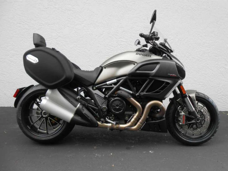 Descargar Manual de Propietario Moto Ducati Diavel Titanium 2015 en Español PDF Gratis