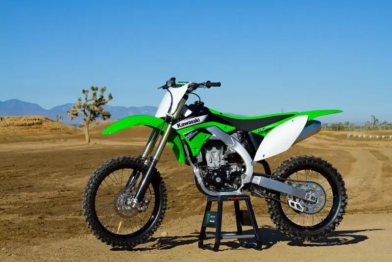 Download the 2011 Kawasaki KX450F Motorcycle Owner's Manual in Spanish (PDF) for free.