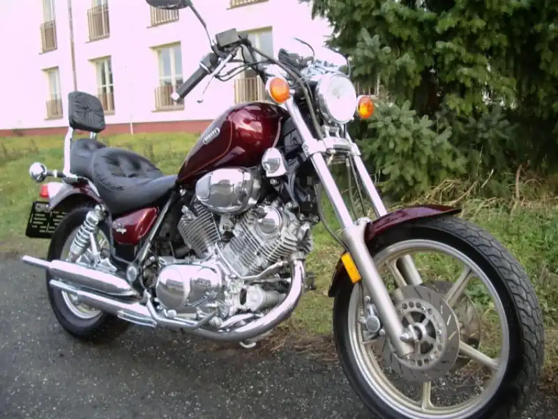 Download the 1993 Yamaha XV V-Twins Motorcycle Owners Manual PDF for free