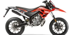 Laden Sie den Derbi DS 50 Ersatzteilkatalog als PDF kostenlos herunter.